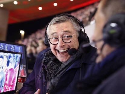 <b>El equipo eterno.</b> 18 de febrero. Wanda Metropolitano. Atlético de Madrid-Liverpool de Champions. El comentarista y exjugador Michael Robinson, fallecido el 28 de abril víctima de un cáncer, junto a su inseparable compañero durante 25 años, Carlos Martínez.
 