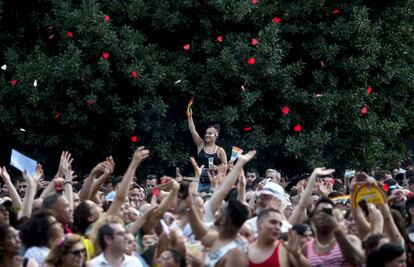 Participantes en la marcha del Orgullo Gay por el centro de Madrid.