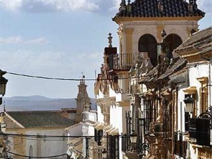 La calle de San Pedro, en Osuna (Sevilla), que Franco Zeffirelli utilizó de escenografía durante el rodaje de <b><i>Callas. </b></i>