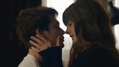 Nicholas Galitzine and Anne Hathaway in ‘The Idea of You.’