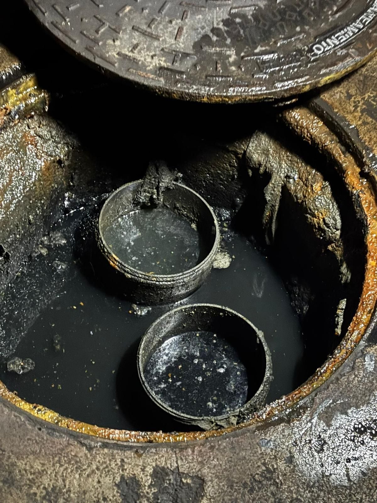 Aguas fecales en la urbanización Sara, en Arona (Tenerife), en una imagen cedida por la comunidad de propietarios.