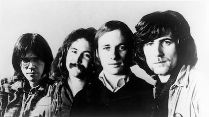 De izquierda a derecha: Neil Young, David Crosby, Stephen Stills y Graham Nash de CSN&Y, en 1970. 