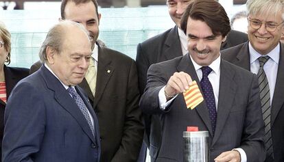 Jordi Pujol y José María Aznar en la inauguración de una depuradora en 2002.