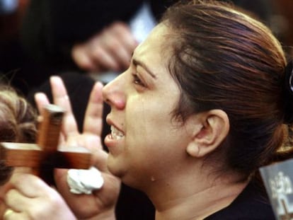 La ira y el dolor se conjugan en los funerales de las víctimas de la violencia religiosa en El Cairo