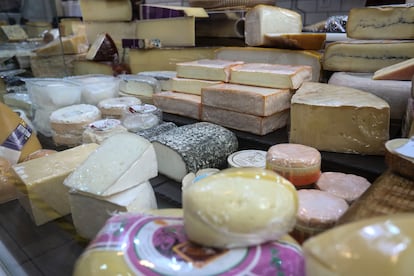 Mostrador principal de la tienda, con decenas de variedades.