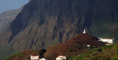 Vista de la ermita de la Virgen de los Reyes, en El Hierro (Canarias).