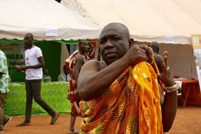 No es casual que la iniciativa de recuperar esta celebración y organizar un festival haya nacido de un adinerado empresario del sector turístico, Bini Ouattara Daouda. "En torno a esta fiesta se puede atraer visitantes a la zona y generar riqueza. Ya se ha puesto la primera piedra del centro Adayé en Tabagne, que contará con 250 habitaciones y un museo en su interior, más una sala de exposición y ventas. Y necesitaremos personal cualificado para trabajar en él", afirma.