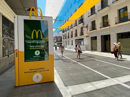 Mupi de McDonald's para pedir comida con la voz.