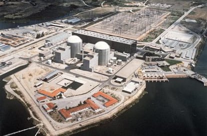 La central nuclear de Almaraz desde el aire, en una imagen de 1990.