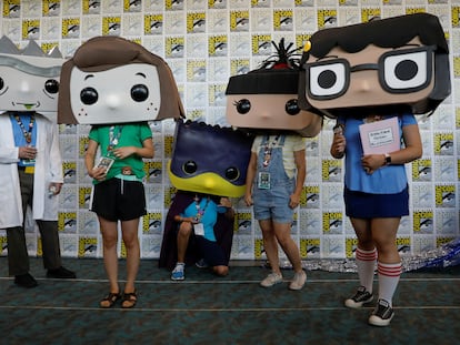 Un grupo de visitantes, disfrazados como figuras Funko Pop de diversos personajes, asisten al Comic-Con de San Diego de 2019, el último de forma presencial hasta la fecha.