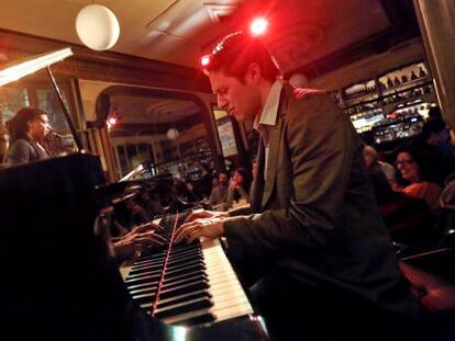 El pianista Sebasti&aacute;n Chames , el lunes en el Caf&eacute; Central.