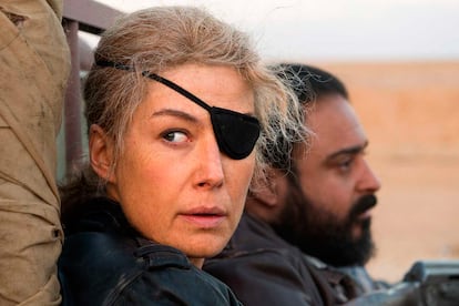 Una escena de 'La corresponsal', película basada en la vida de Marie Colvin.