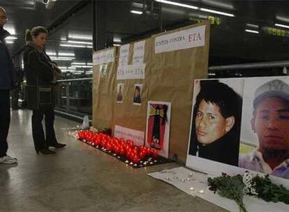 Un rincón de homenaje a los dos ecuatorianos ha sido instalado en la T-4 de Barajas