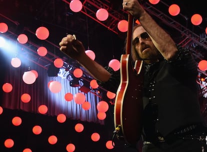 Tom Petty en concierto durante la gira del 40 aniversario de su banda en Nashville el 25 de abril de 2017.