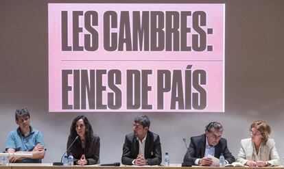 Roda de premsa de la candidatura 'Les cambres: eines de país'.