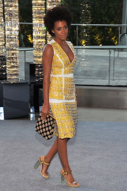 Solange Knowles fue vestida de Marni con un vestido amarillo, su color fetiche.