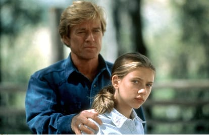 Una de las primeras películas en las que el trabjo de Scarlett Johnasson empezó a destacar al mismo nivel que el de reconocidos actores fue en 'El hombre que susurraba a los caballos' (1998), dirigida y protagonizada por Robert Redford.