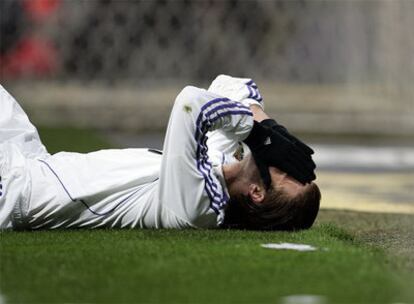 Higuaín se lamenta de una ocasión perdida por el Madrid frente al Valencia el pasado domingo.