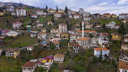 Vista aérea de las casas otomanas en Akçaabat Ortamahalle (Turquía).