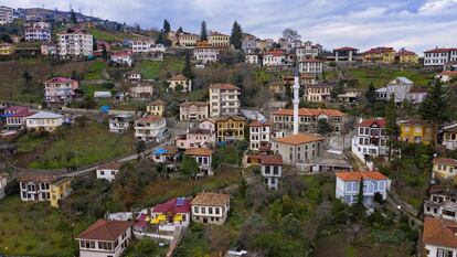 Vista aérea de las casas otomanas en Akçaabat Ortamahalle (Turquía).