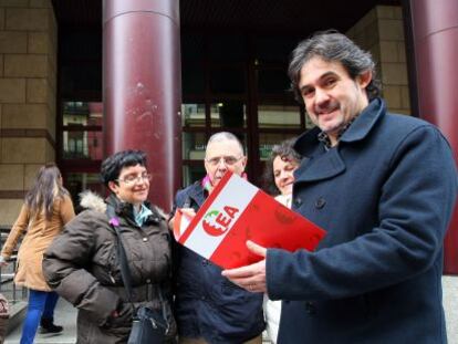 Urizar, a la puerta de los juzgados de Bilbao. 