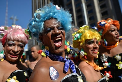 Grupo fantasiado na 18ª edição da Parada Gay em São Paulo, neste domingo.