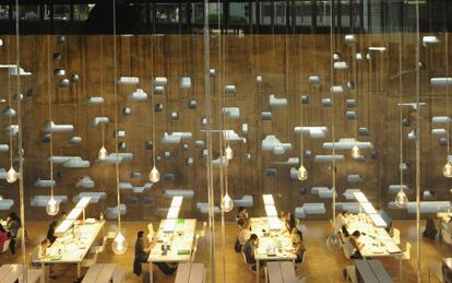 Sala de lectura en el Tenerife Espacio de las Artes (TEA), proyectado por Herzog &amp; De Meuron, en Santa Cruz de Tenerife.