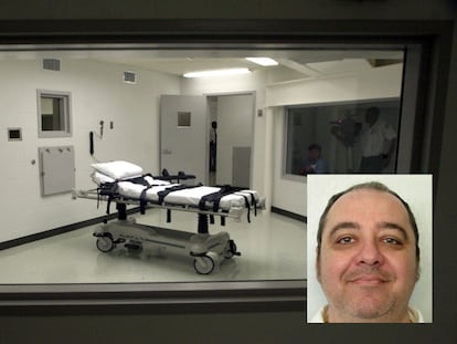 El lugar en el que se llevan a cabo las ejecuciones con inyección letal en la prisión de Colman, en Alabama. A la derecha, foto policial sin datar de Kenneth Smith.