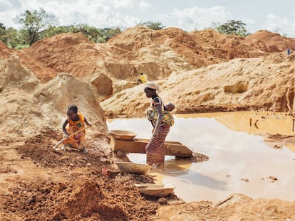 Amina y una generación de niños sacrificada por el oro