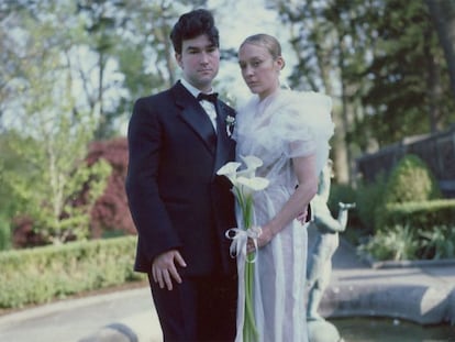 Sinisa Mackovic y Chloë Sevigny, en una de las imágenes de su boda que han compartido en redes sociales.