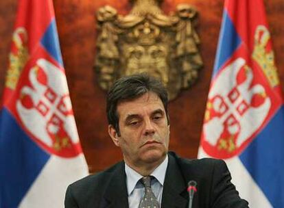 El primer ministro serbio, Vojislav Kostunica, en una sesion de su Gabinete en Belgrado.