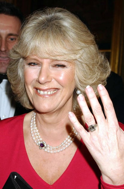 Camilla Parker Bowles, aquí fotografiada en 2005, se sometió a intervenciones para embellecer su dentadura y mejorar su imagen pública, según publicaron varios medios de sociedad británicos.