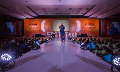 Francisco Alanís habla durante el primer día de actividades de 'EL PAÍS con tu futuro Tech'.