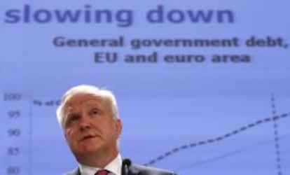 El vicepresidente de la Comisi&oacute;n Europea, Olli Rehn, el 3 de mayo de 2013 durante la conferencia de prensa. 