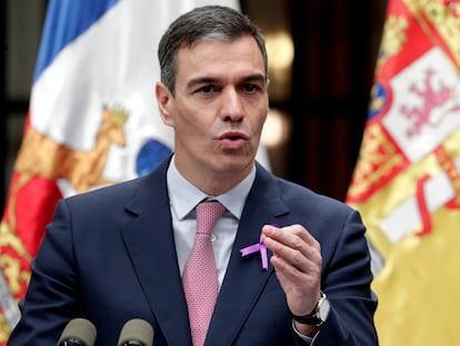 El presidente del Gobierno de España, Pedro Sánchez, participaba en una rueda de prensa este viernes en el palacio de la Moneda, en Santiago de Chile.