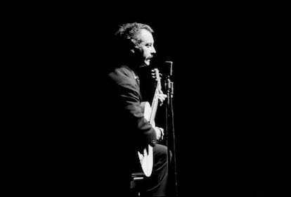Georges Brassens en la sala Olympia de París, en 1961.