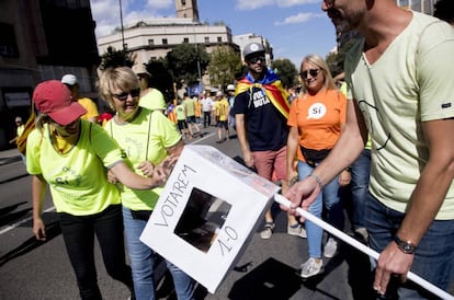 Manifestantes en Barcelona a favor del 1-O.