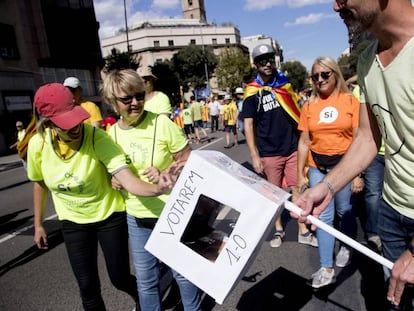 Manifestantes en Barcelona a favor del 1-O.