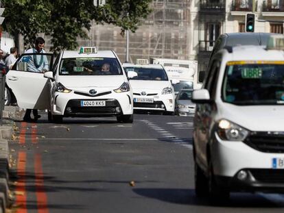 Los taxis vuelven a circular con normalidad en el centro de Madrid tras bloquear durante varios días el Paseo de la Castellana.