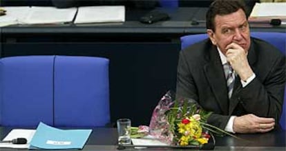 El canciller alemán, Gerhard Schröder, en el Bundestag, el pasado 14 de marzo.