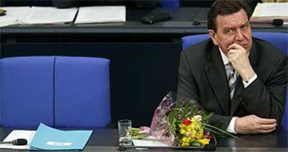 El canciller alemán, Gerhard Schröder, en el Bundestag, el pasado 14 de marzo.