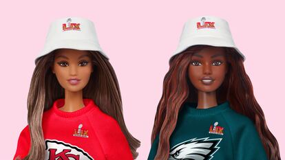 Dos muñecas Barbie de la colección 'x Super Bowl'.