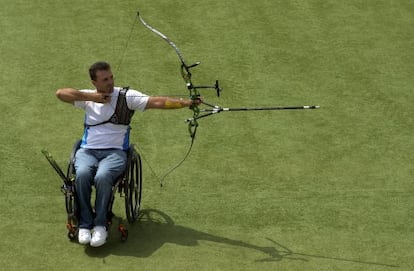 Paralympic archer José Manuel Marín Rodríguez, during a training session in Roquetas de Mar, in Almería.