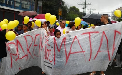 Protesto em 2019 de moradores do Complexo do Alemão contra a morte da menina Ágatha Félix, 8 anos, durante uma operação policial.