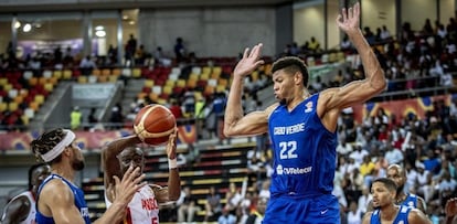 Tavares, ante Angola.