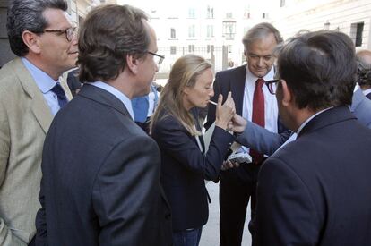 La diputada del PP por Castellón Andrea Fabra, durante un receso en las votaciones que se han producido en el Congreso.