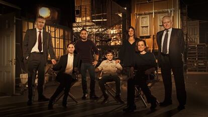 Bayona, amb els actors i productors de la pel·lícula.