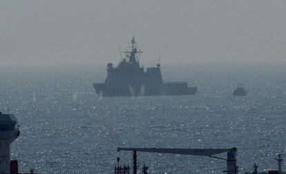 Momento en el que se producen los ejercicios de tiro real en aguas cercanas a Gibraltar.