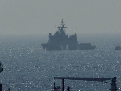 Momento en el que se producen los ejercicios de tiro real en aguas cercanas a Gibraltar.