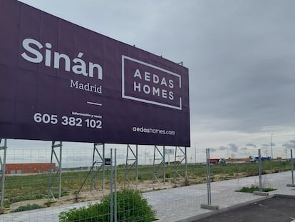 Parcela sobre la que ya construye Aedas Homes la primera promoción de viviendas en obras en el nuevo barrio de Los Berrocales en el sureste de Madrid, en una imagen cedida por la compañía.